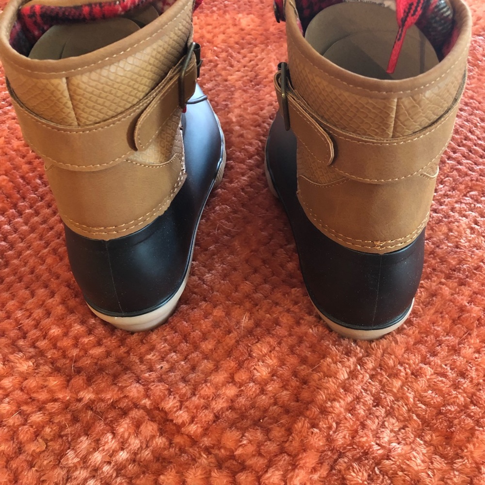 HP 11/21🎉🎉Brand New Maurices Jade SD Buckle Duck Boots - Picture 3 of 6